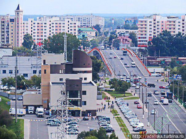 А это торговый центр Светиловский........он тоже в форме корабля..........и я здесь работаю......... Барановичи, Беларусь