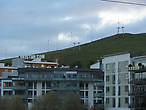 В районе есть и настоящий горнолыжный склон — Хаммарбюбакен (Hammarbybacken), куда зимой приезжают покататься горожане.