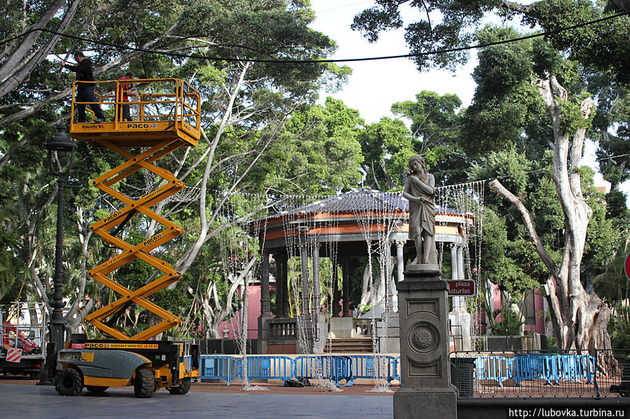 Приготовления к Карнавалу.
Plaza del Principe. Санта-Крус-де-Тенерифе, остров Тенерифе, Испания