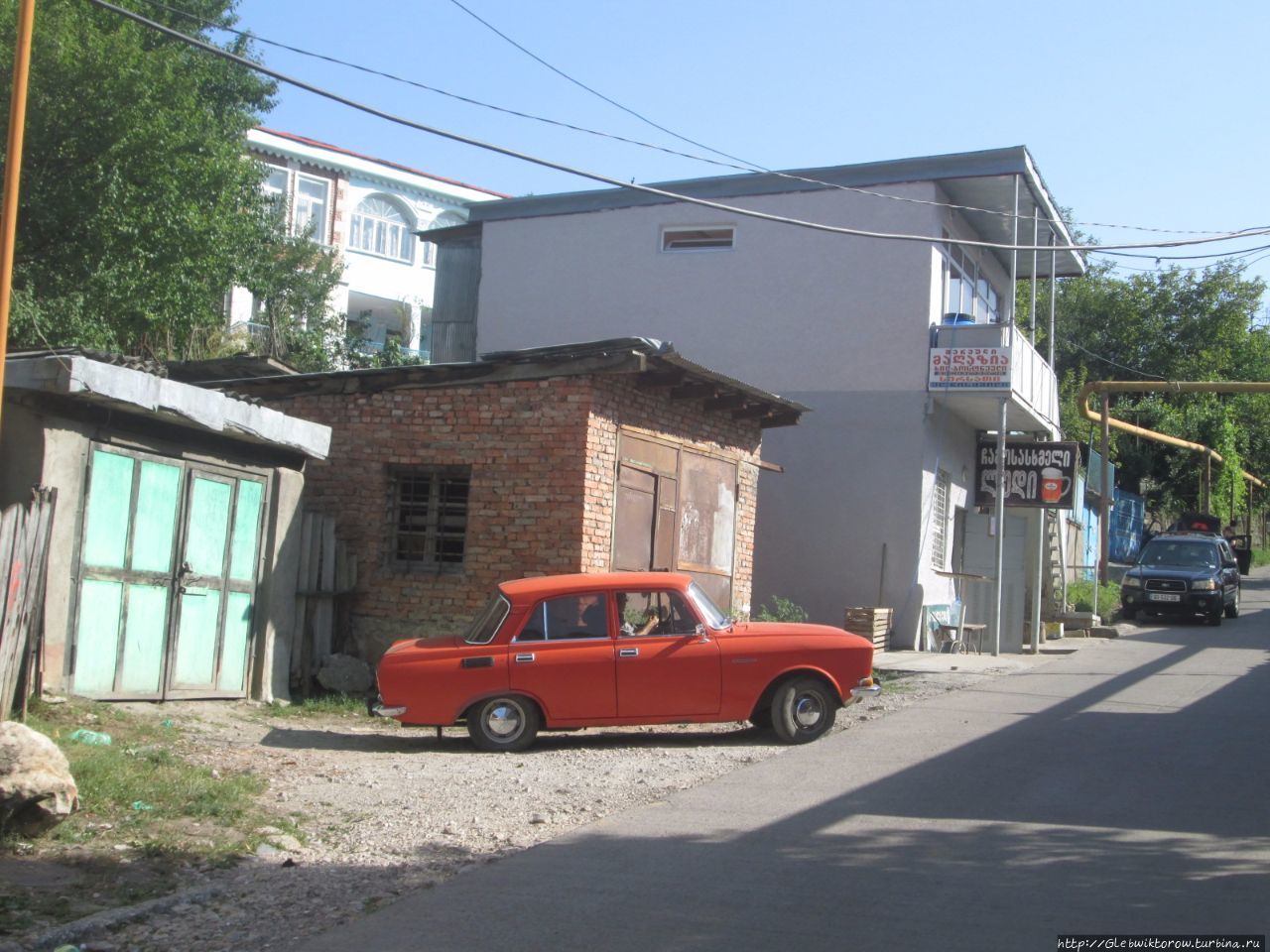 Прогулка к шахте и мосту через реку Ткибулу Ткибули, Грузия