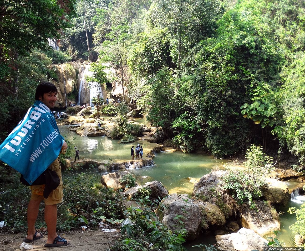 Флаг, Олег и водопад в окресностях г. Пуай. Мандалай, Мьянма