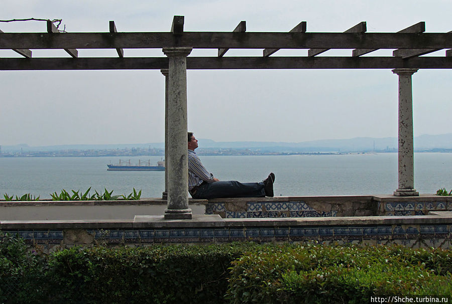 просто присел расслабиться