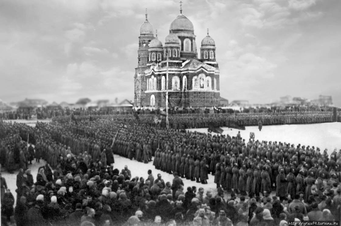 Построение 138 — го запасного пехотного полка на соборной площади, февраль 1917 года. Начало революции в Николаевске