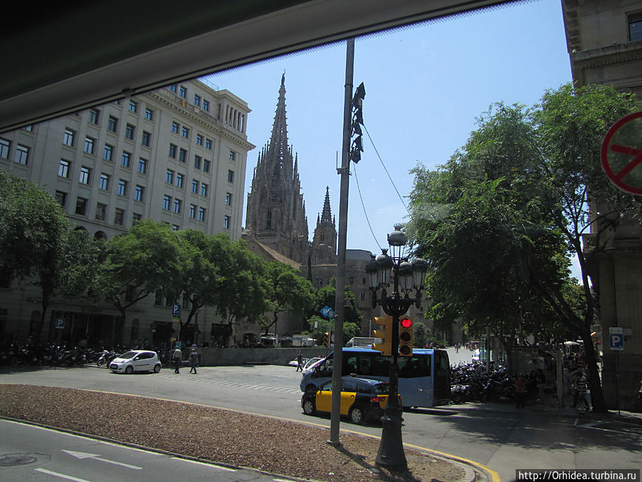 Немного Барселоны из окна туристического автобуса Барселона, Испания