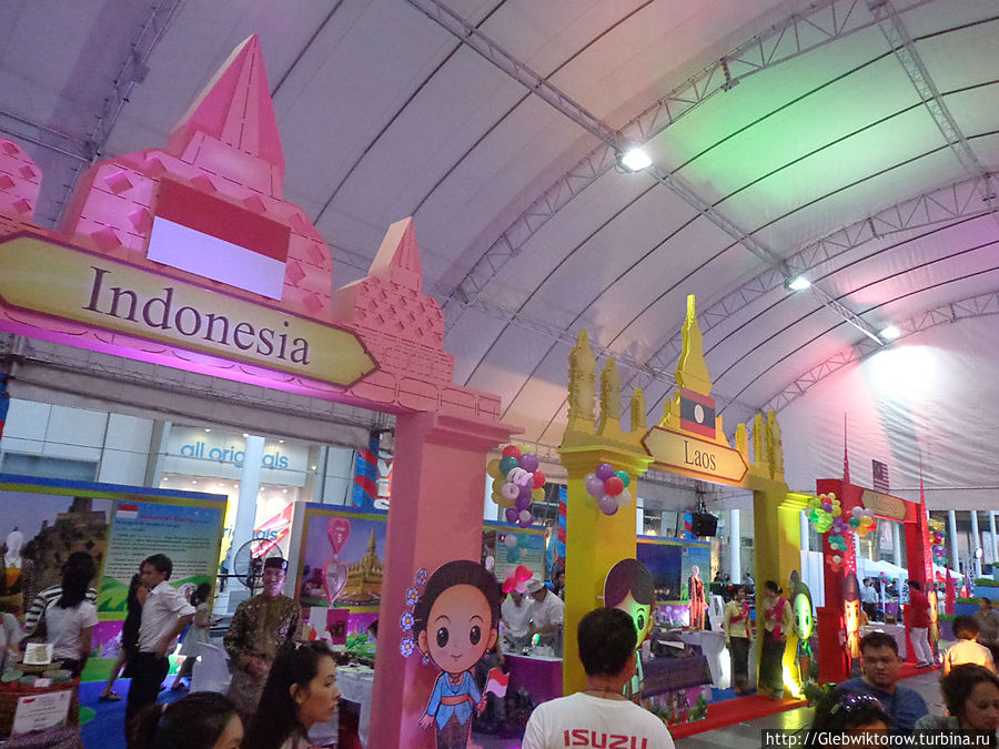 Ярмарка стран. Ярмарка стран. Сувениры народных промыслов. Традиции русского народа ярмарка. Ярмарка стран.