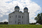 … Главный храм Юрьева монастыря — Георгиевский собор, построен в 1119 году.