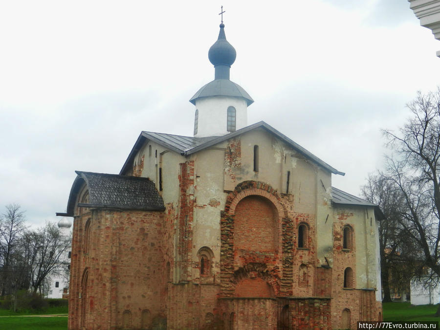 Церковь Параскевы Пятницы 
1207 г. Великий Новгород, Россия
