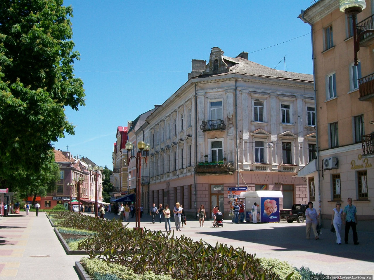 Прогулка от пруда до театра Тернополь, Украина