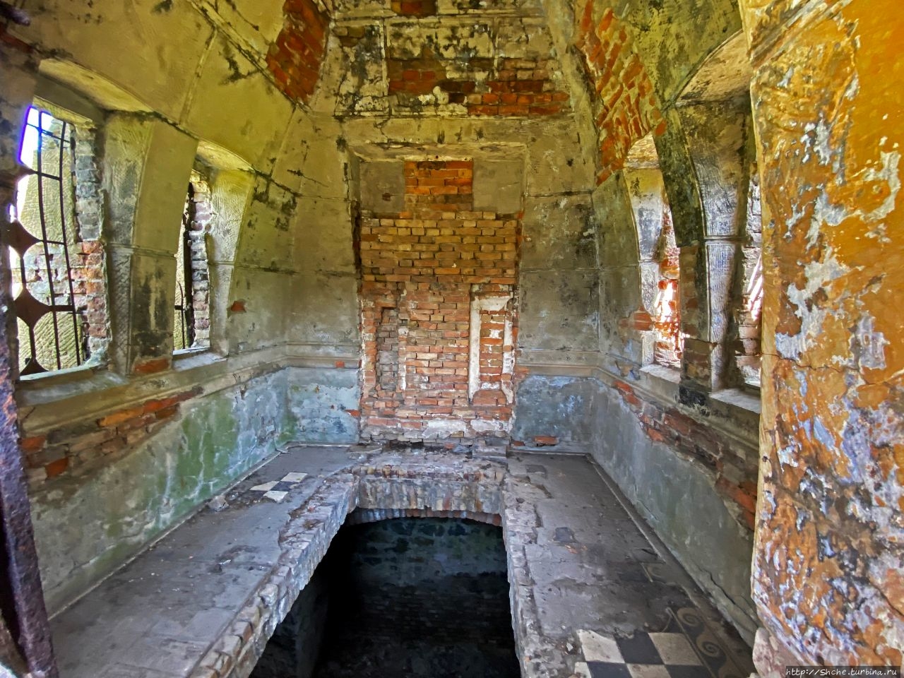 Пирамида-усыпальница Закревских Березовая Рудка, Украина