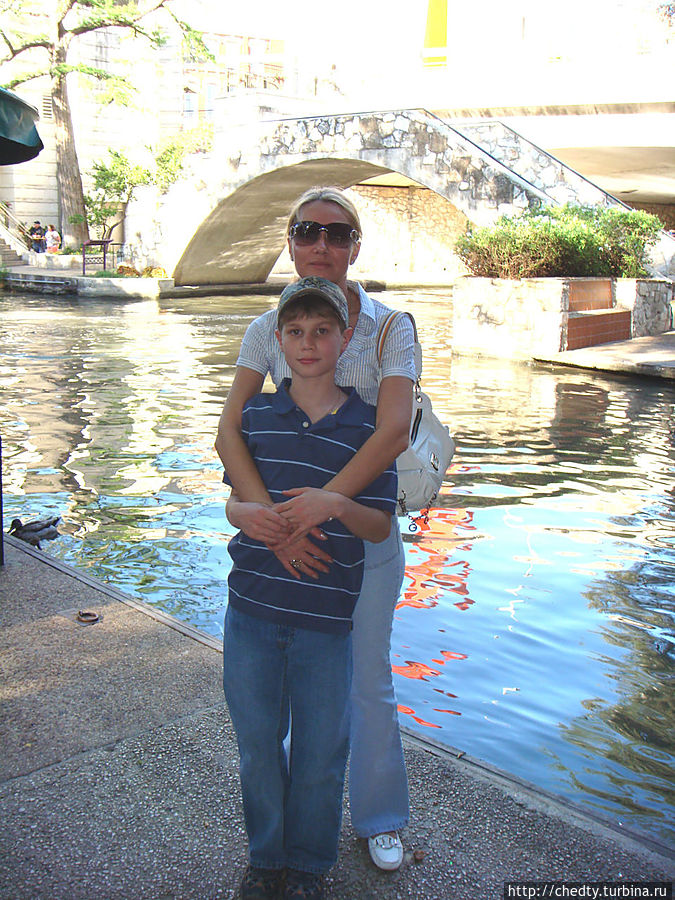 Объясняться в любви полагается на таком мостике.