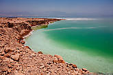 В Мертвое море впадают несколько пересыхающих ручьев и река Иордан, только за последние 40 лет объем поступающей воды сократился почти в 15 раз.