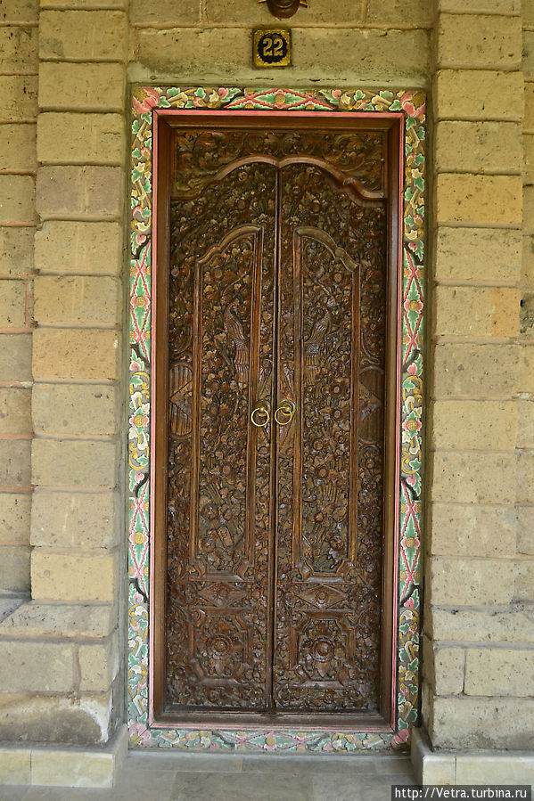 изумительная дверь в номер Индонезия