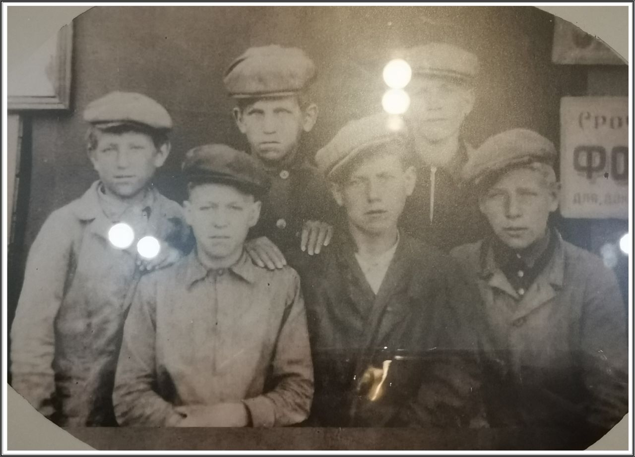 Мальчики Кондрашовы. Фото 1940 — 1941 года. Дети были расстреляны 25 октября 1941 года. Хацунь, Россия