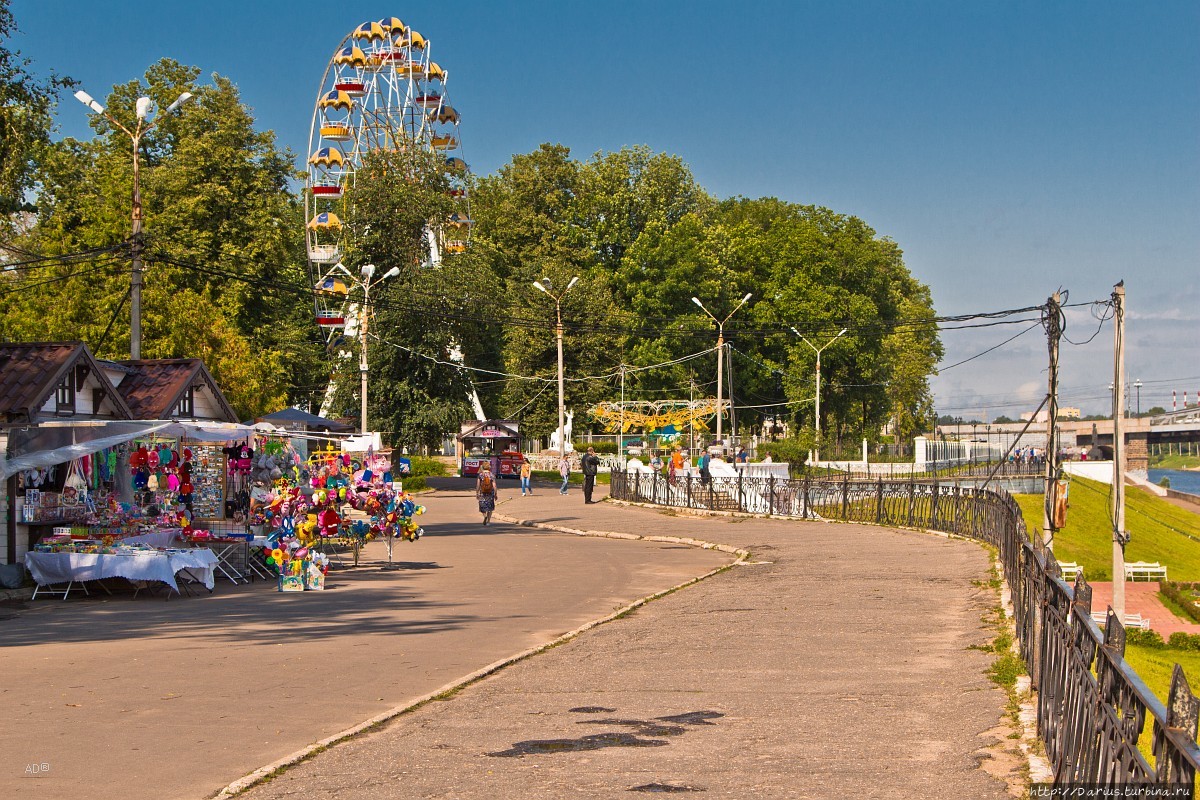 Где жить в твери. Парк в Твери на набережной. Парк в Никологорах. Лето Тверь. Набережная Кохма.