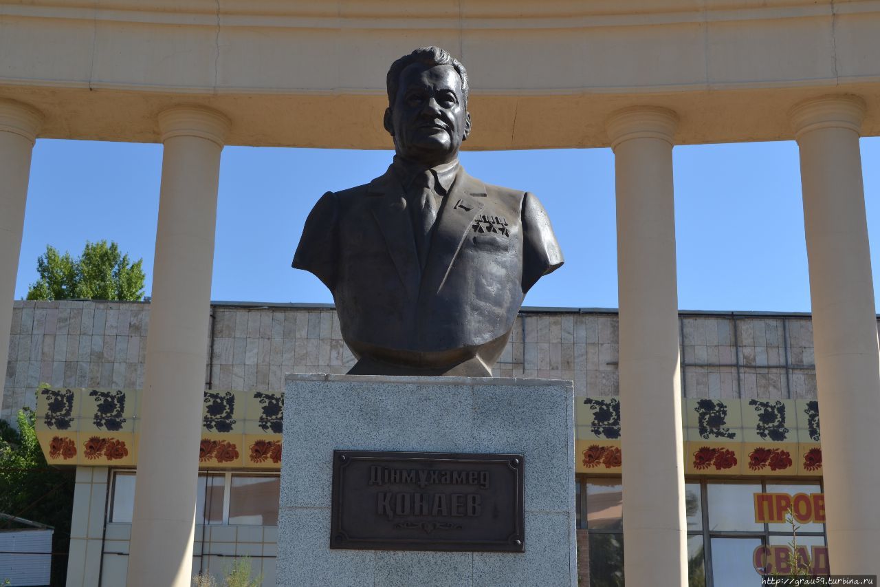 Памятник Д.А.Кунаеву Уральск, Казахстан