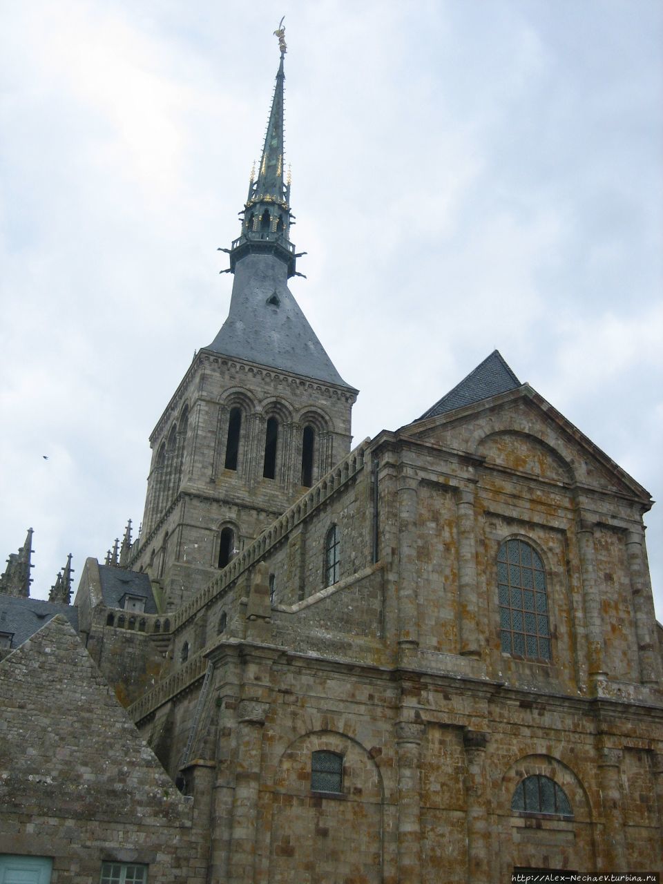 Главный шпиль монастыря. Мон-Сен-Мишель, Франция