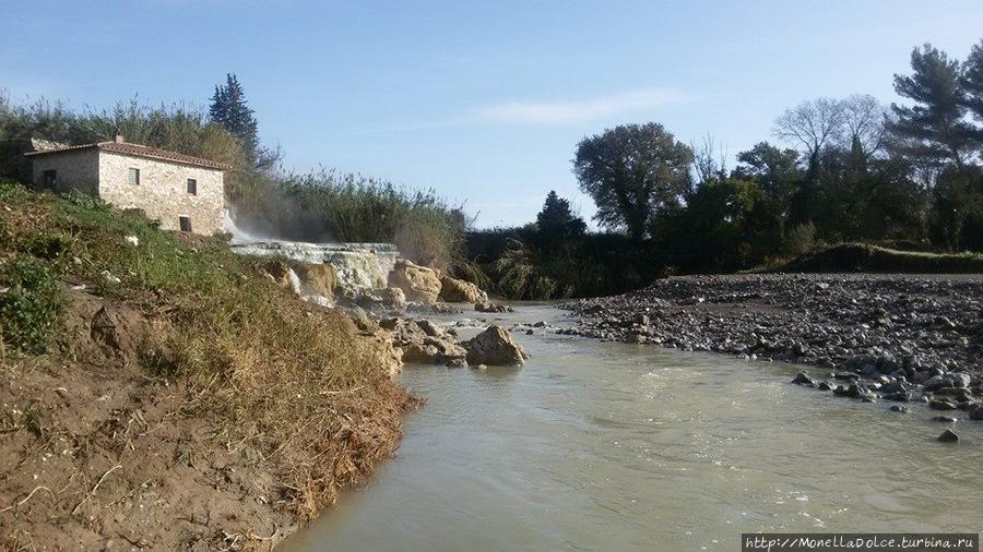 Cascate del Mulino: бассейны и водопад термальной воды Сатурния, Италия