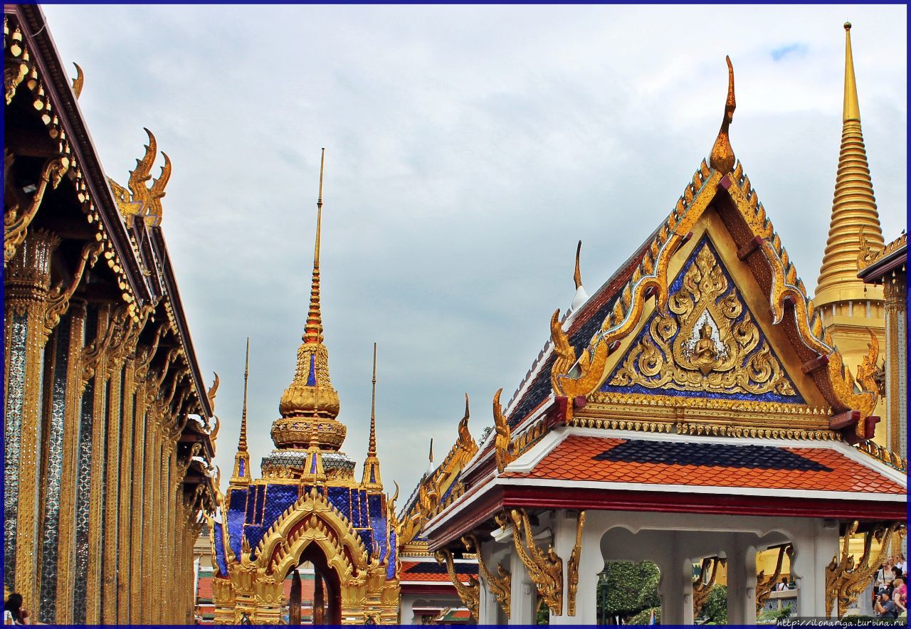 Бангкок октябрь. Королевский дворец в Бангкоке. Бангкок золотой дворец. Королевский дворец и храм изумрудного Будды. Дворцовый ансамбль Бангкок.