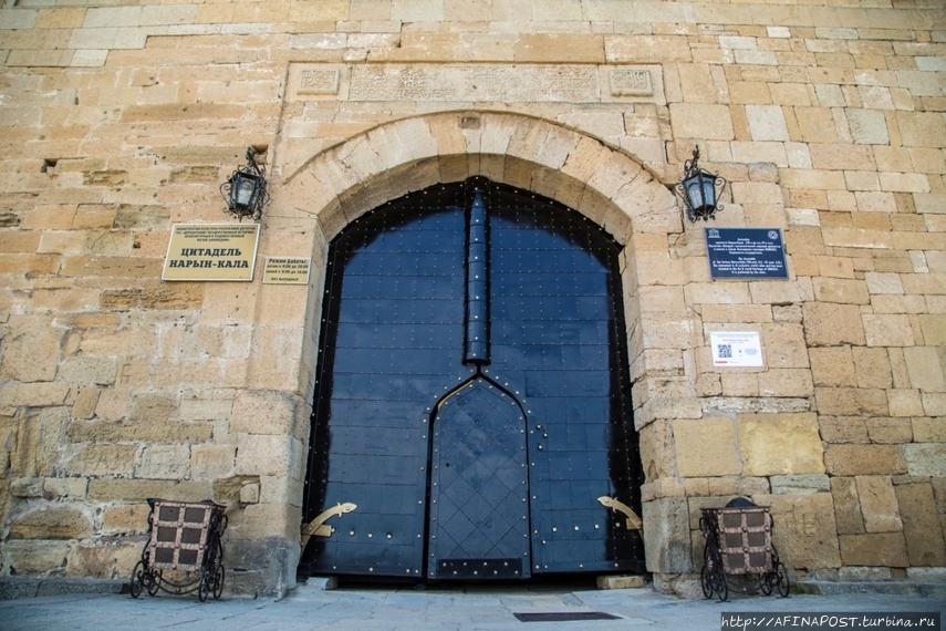 Древние стены и ворота Дербентской крепости