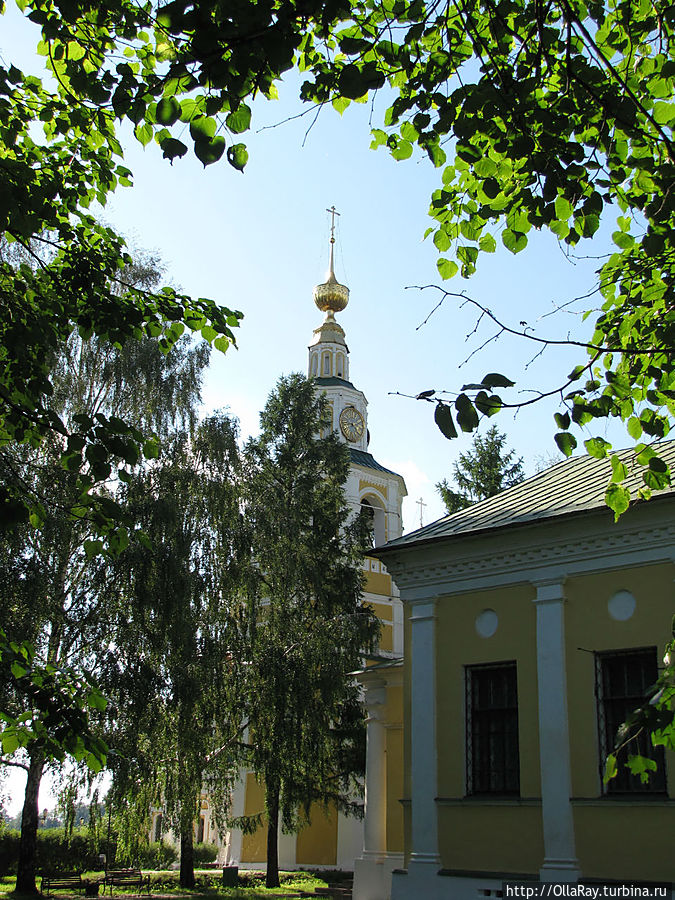 Колокольня Спасо-Преображенского собора Углич, Россия