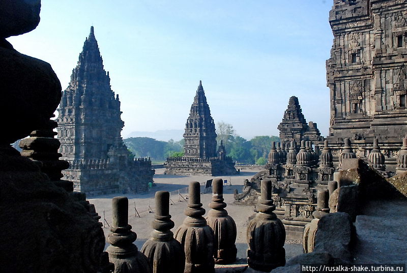 Храм посвященный Вишну Джокьякарта, Индонезия