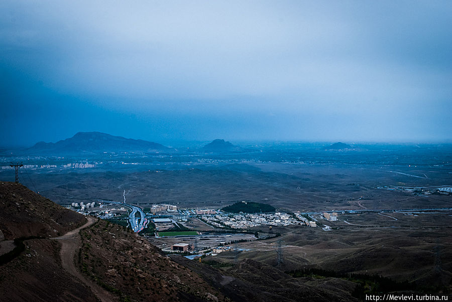 На вершину горы Соффе Исфахан, Иран