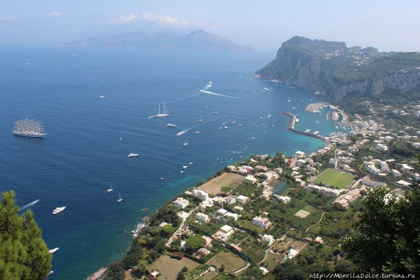 Anacapri: пешеходный маршрут piazza Vittoria- piazza Diaz Остров Капри, Италия