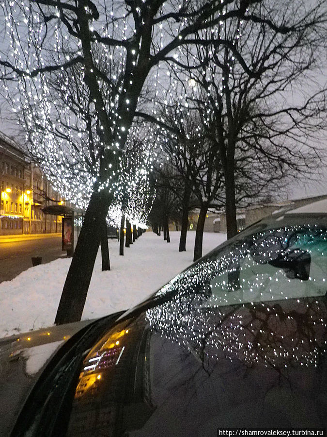 Шпалерная улица светиться огнями Санкт-Петербург, Россия