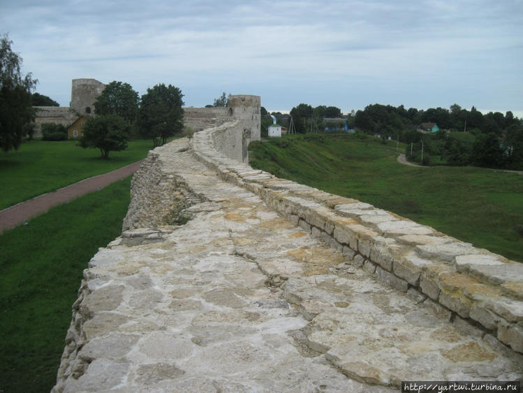 Возле башни Луковка есть 