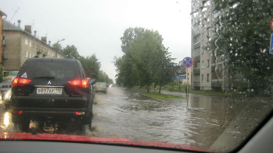 Такое впечатление, что в городе нет ливневой канализации ) Великие Луки, Россия