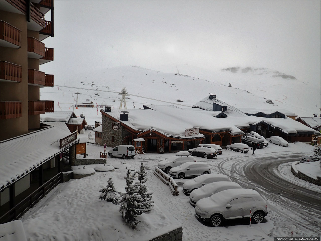 Три Долины в конце апреля -деревня Val Thorens Три Долины, Франция