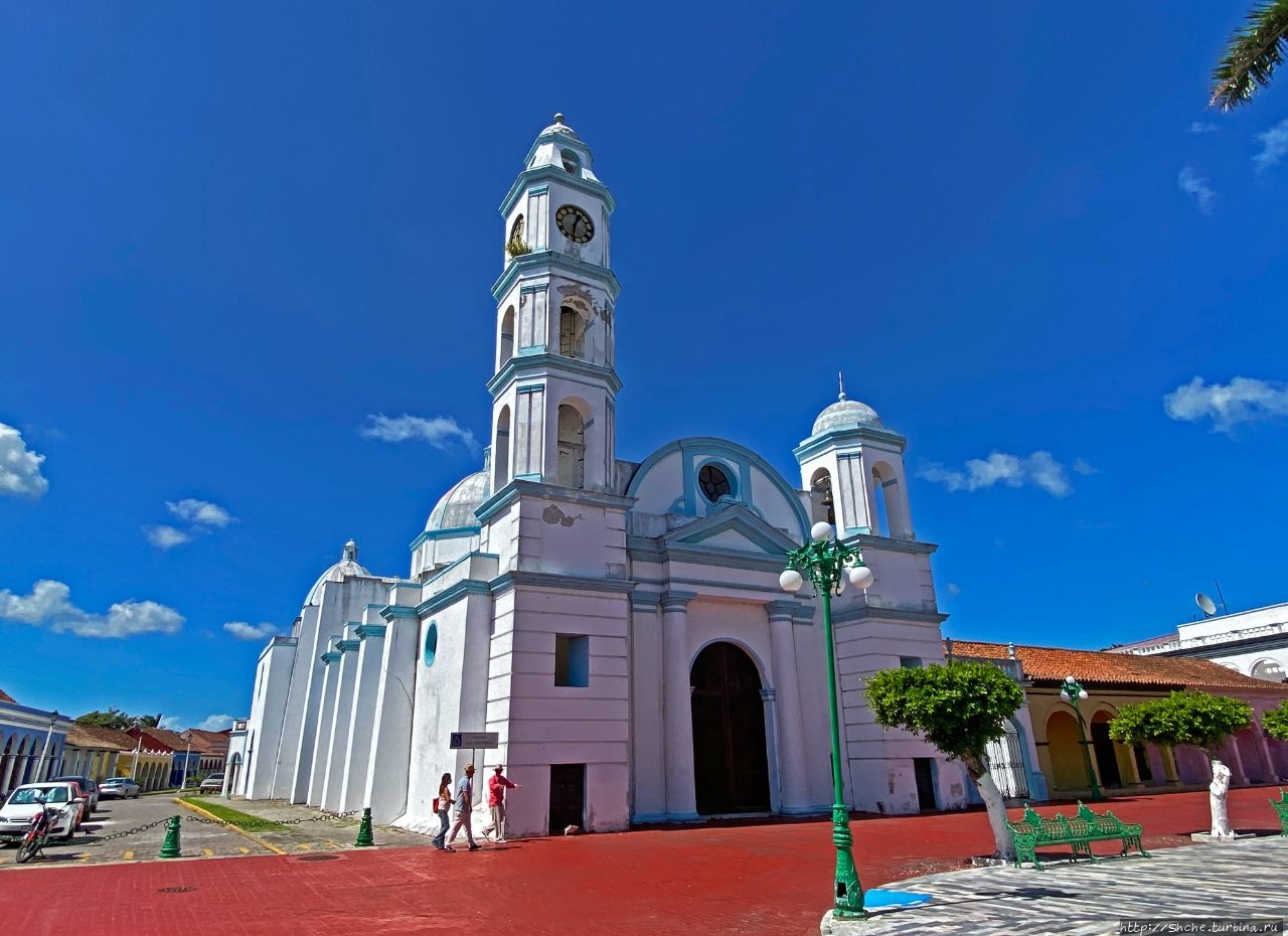 Parroquia de San Cristóbal - красивая церковь Тлакотальпана