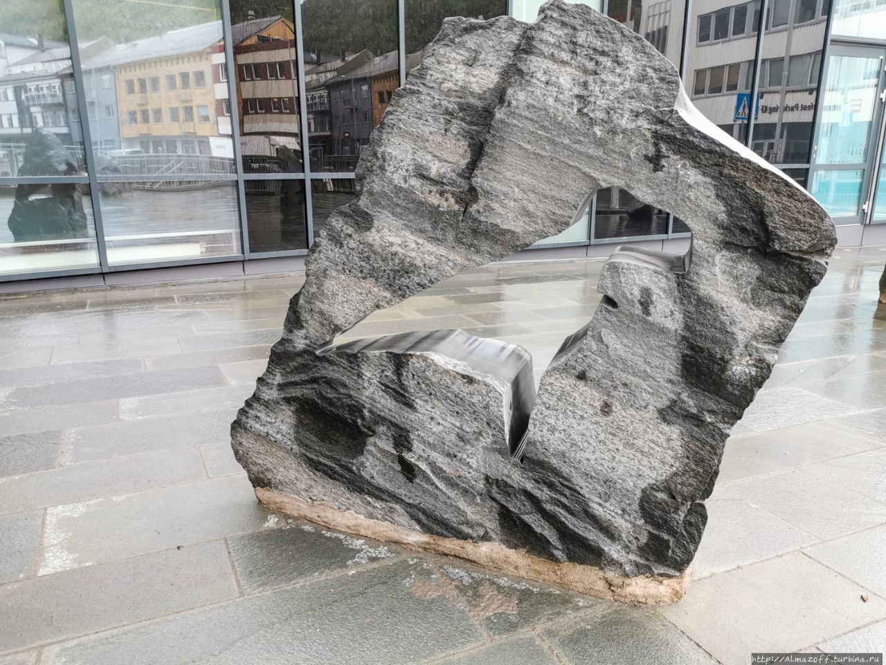 Монумент «Геодезическая дуга Струве» Хаммерфест, Норвегия Монумент «Геодезическая дуга Струве» Хаммерфест, Норвегия