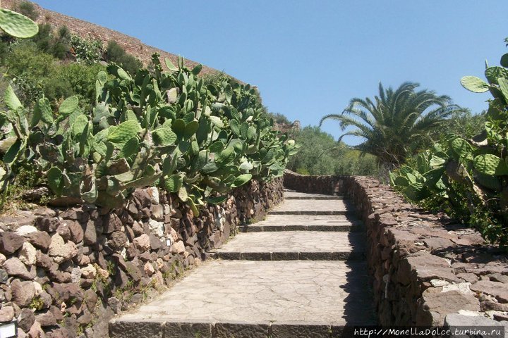 Пешеходный маршрут:Bosa- Castello  Malaspina (Sardegna) Боза, Италия