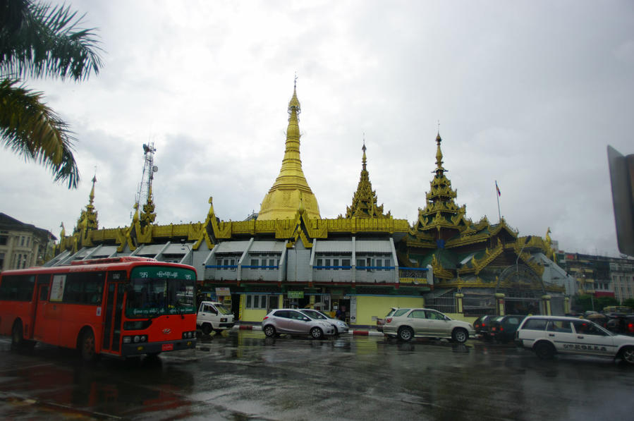 Ах да, июль — это же сезон дождей!
На фото редкое явление — единственный дождик за все 10 дней :) Янгон, Мьянма