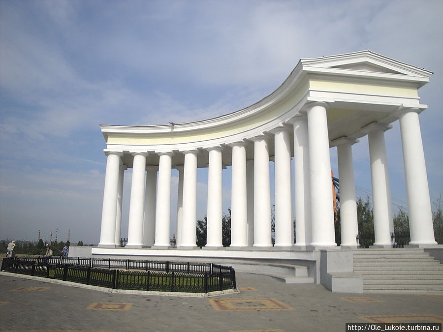 Колоннада перед Дворцом генерал-губернатора Одессы М. Воронцова Одесса, Украина