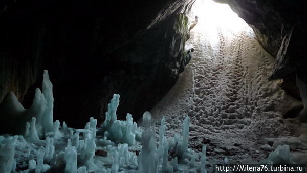 В Ледяной пещере Жабляк, Черногория