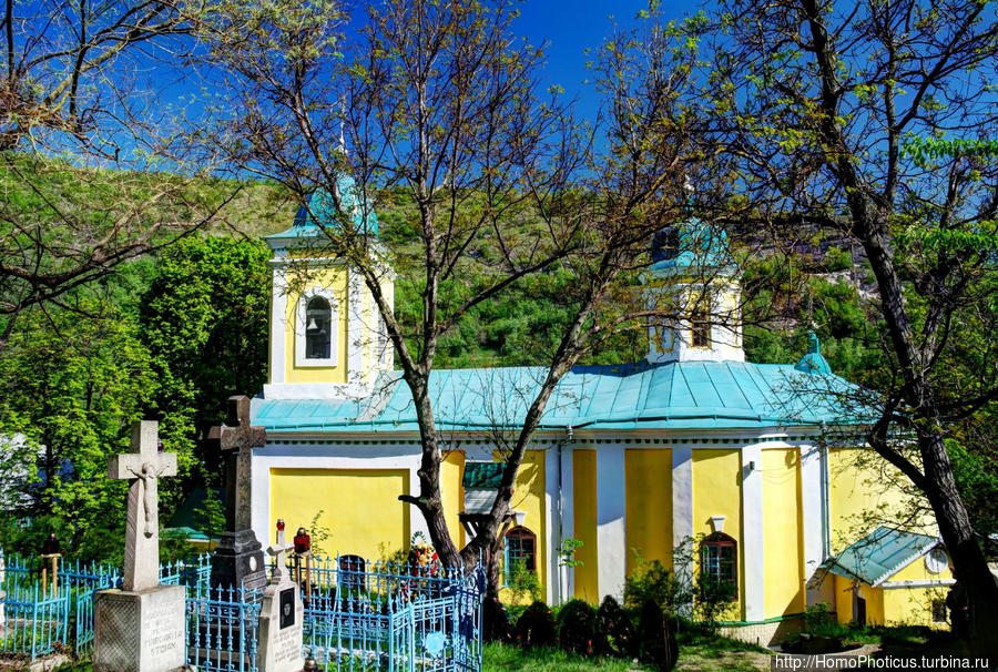 Монастырь Святой Троицы Сахарна, Молдова