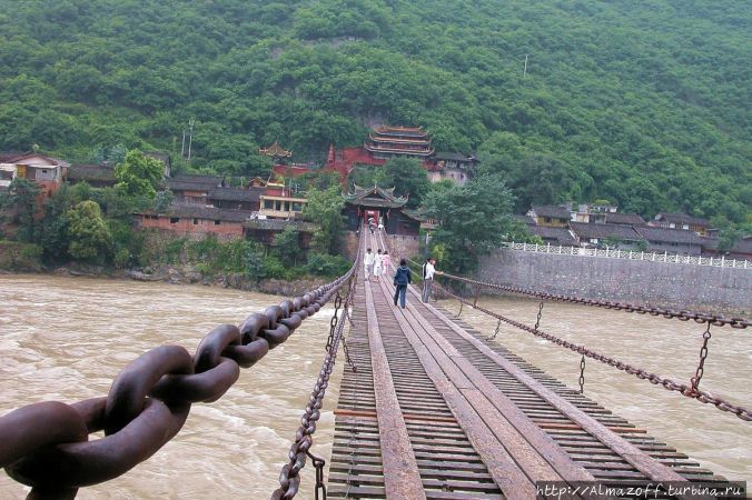 Из Ченгду в Кандин через Город Железного Моста Лудин, Китай