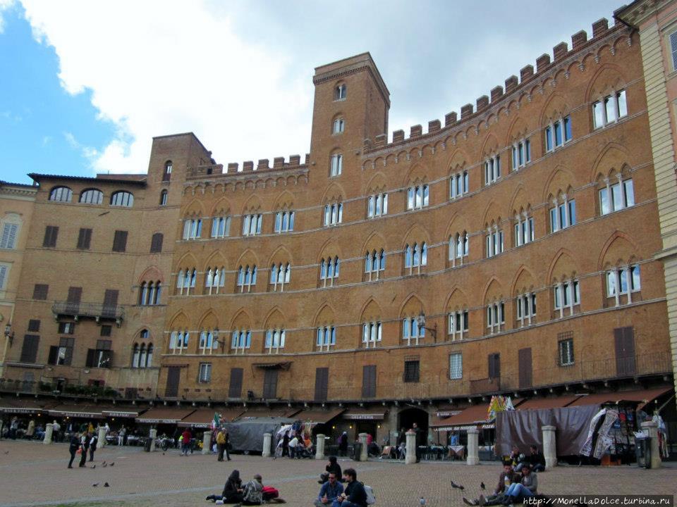 Siena: площадь piazza del Campo Сиена, Италия