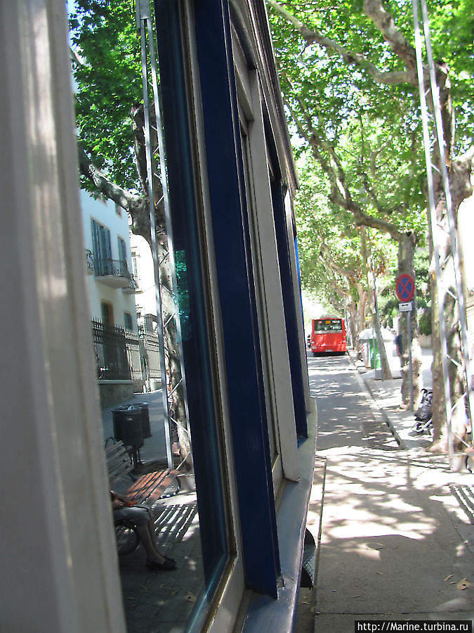 Антикварный «Синий трамвай» Барселона, Испания