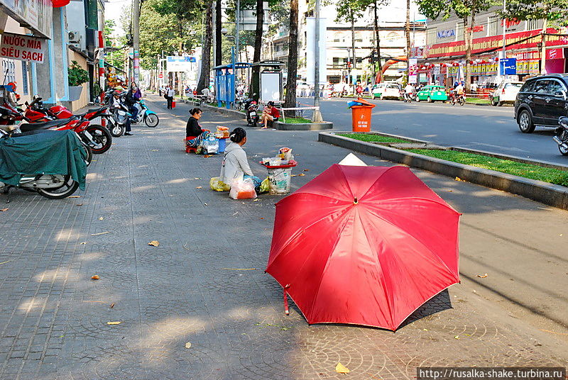 Кто спрятался за зонтом? Тхузаумот, Вьетнам