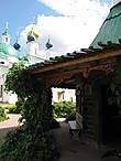 Святой Источник и вид отсюда на церковь свт. Иакова Ростовского и Зачатьевскую церковь.