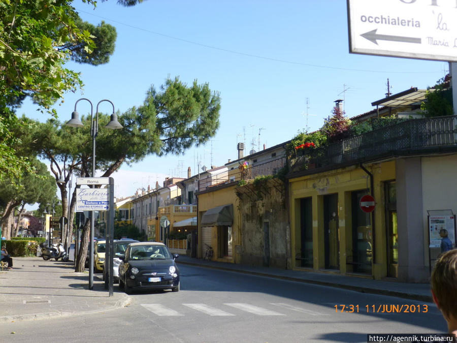 Улочки в центре Червиа, Италия