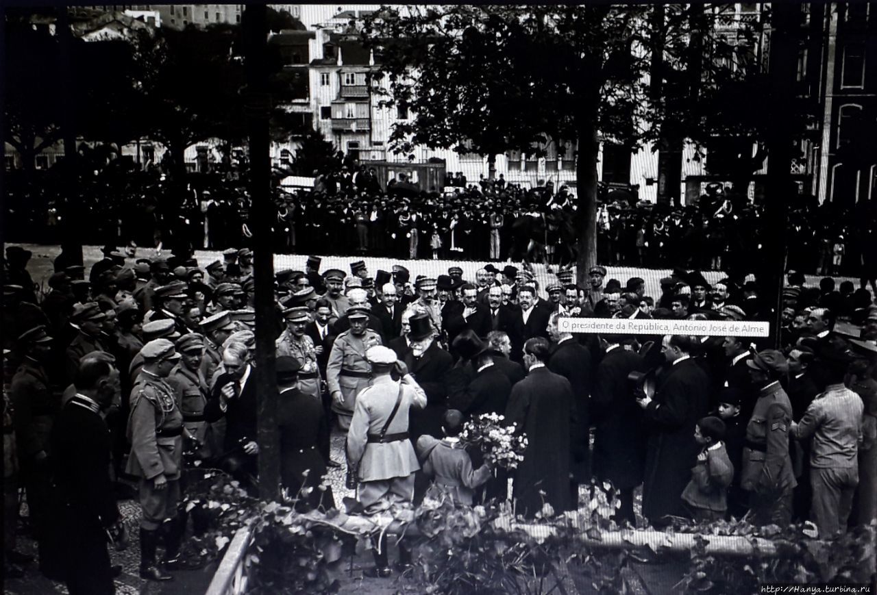 Участие президента Республики доктора Антониу Хосе де Алмейда в закладке памятника, 9 апреля 1923 года. Из интернета Лиссабон, Португалия