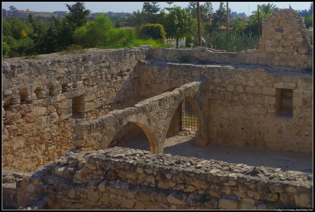 Внешние укрепления замка Колосси Колосси, Кипр