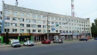 На углу улицы Гагарина и Победы, одна из первых гостиниц города  Волга,  построена  в 1968 году.  Ныне имеет совсем не очень привлекательный вид