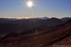 P.S.

Подготавливая фотографии для этого поста, на одной из них случайно заметил интересный момент в луче солнца.