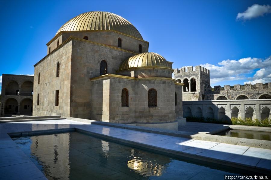Мечеть Ахмедие была построена в XVIII веке и названа в честь Ахмеда-паши. Ахалцихе, Грузия