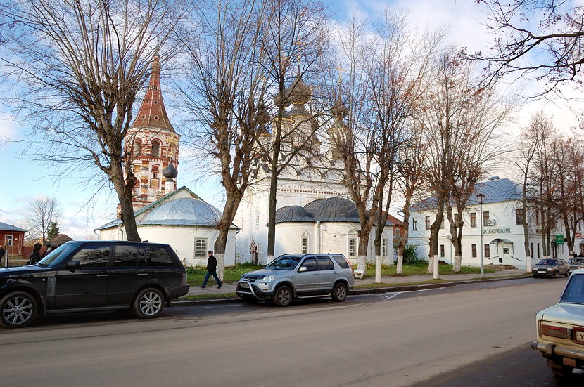 Антипиевская церковь (1745) и Лазаревская церковь (1667) Суздаль, Россия